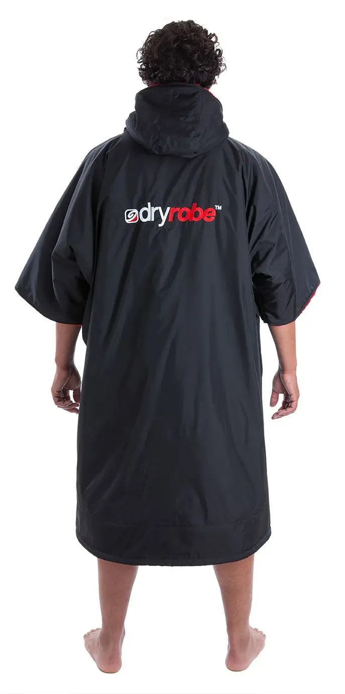 dryrobe Advance Short Sleeve i Sort og Rød
