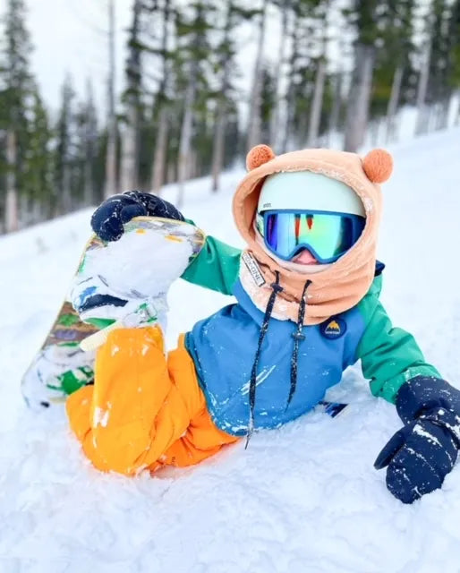 mdxone-snowboard-and-pompoms