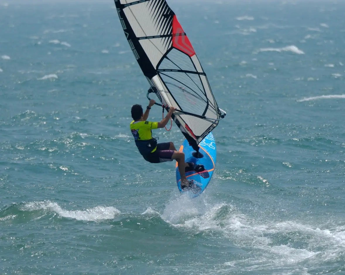 Christian windsurfer i Mui Net, Vietnam