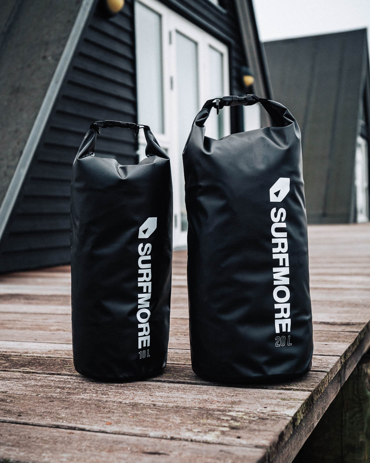 surfmore-drybag-10l-20-lved-vandet-03