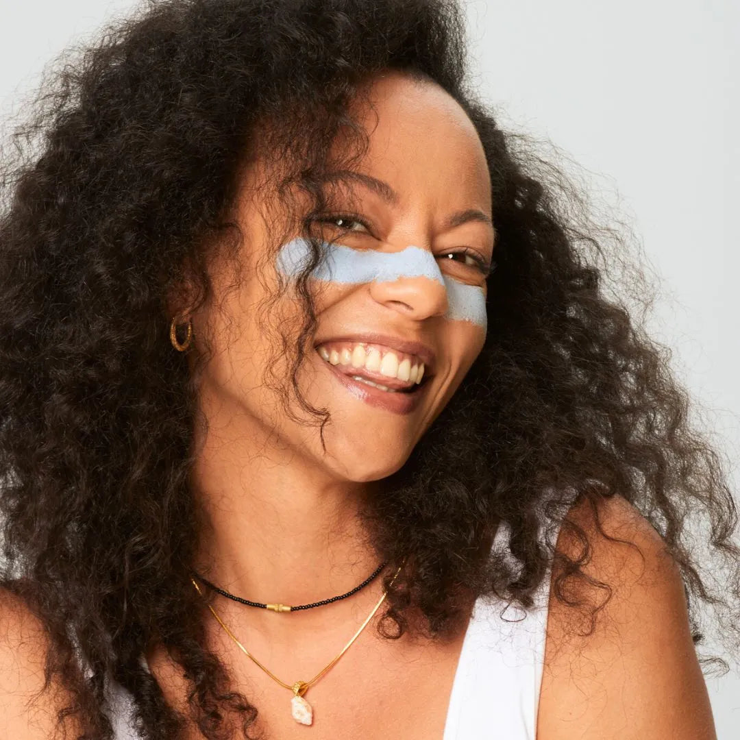 aloha-care-blaa-solstift-paa-dame