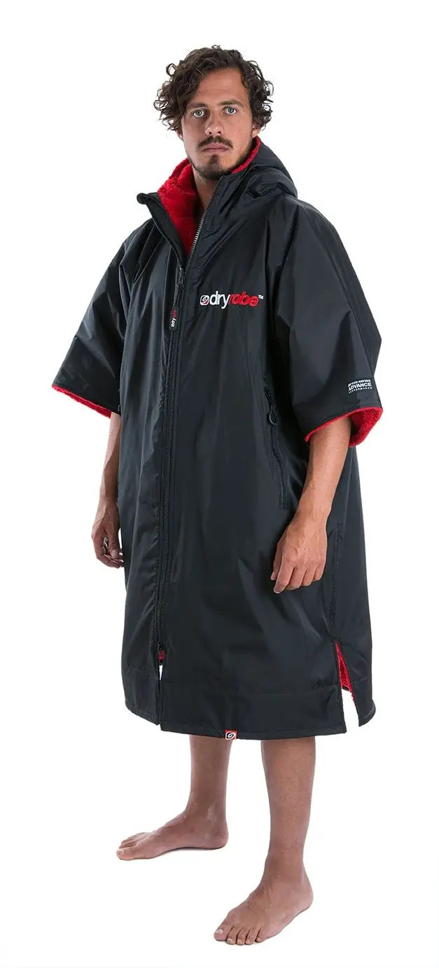 dryrobe Advance Short Sleeve i Sort og Rød