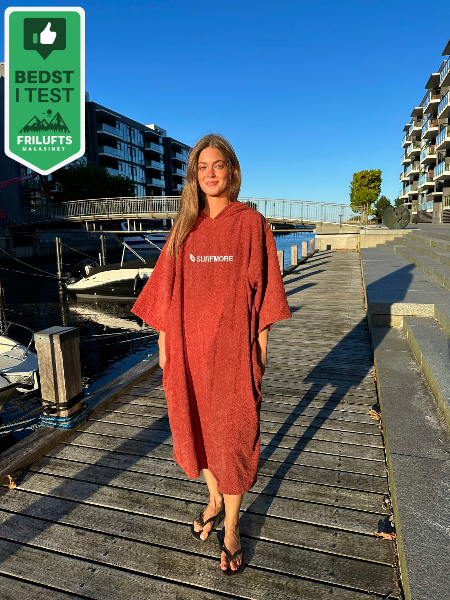 SURFMORE Badeponcho På Dame - Rød - Med Friluftsmagasinets 'Bedst i test' badge