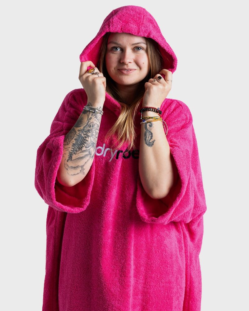 dryrobe-badeponcho-oekologisk-bomuld-pink-01